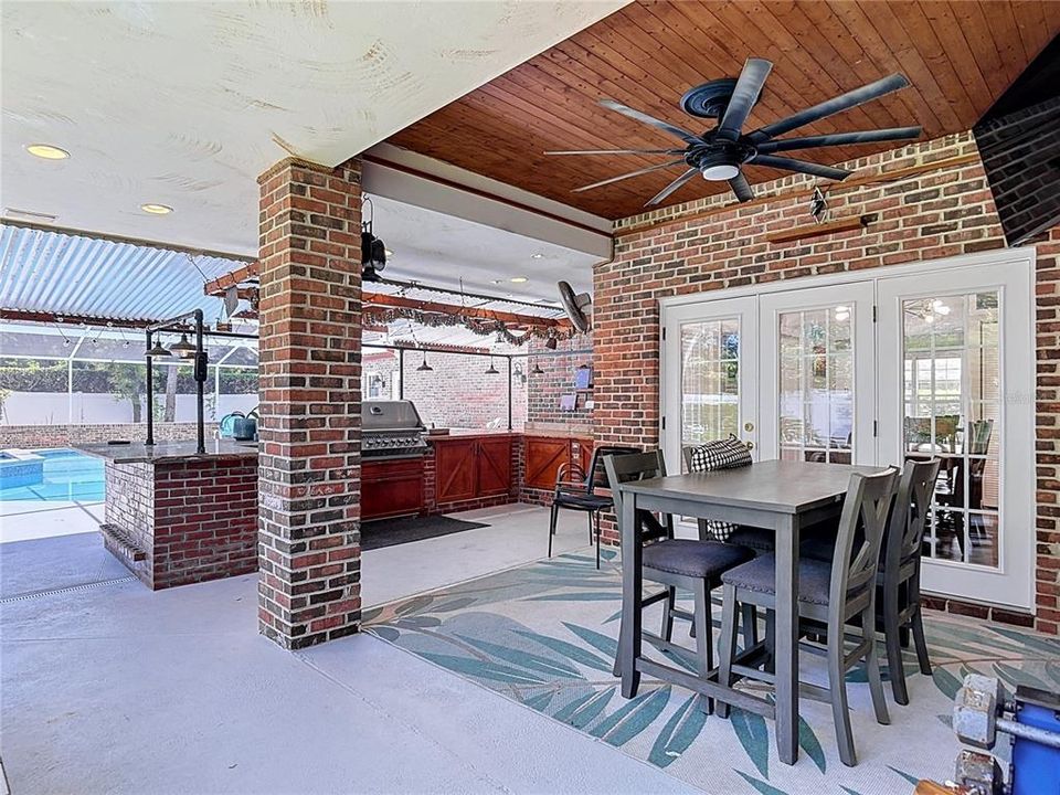 For Sale: $999,000 (5 beds, 4 baths, 3802 Square Feet)