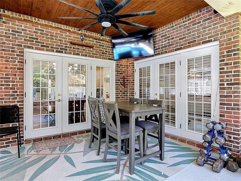 For Sale: $999,000 (5 beds, 4 baths, 3802 Square Feet)