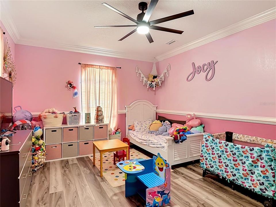 For Sale: $999,000 (5 beds, 4 baths, 3802 Square Feet)