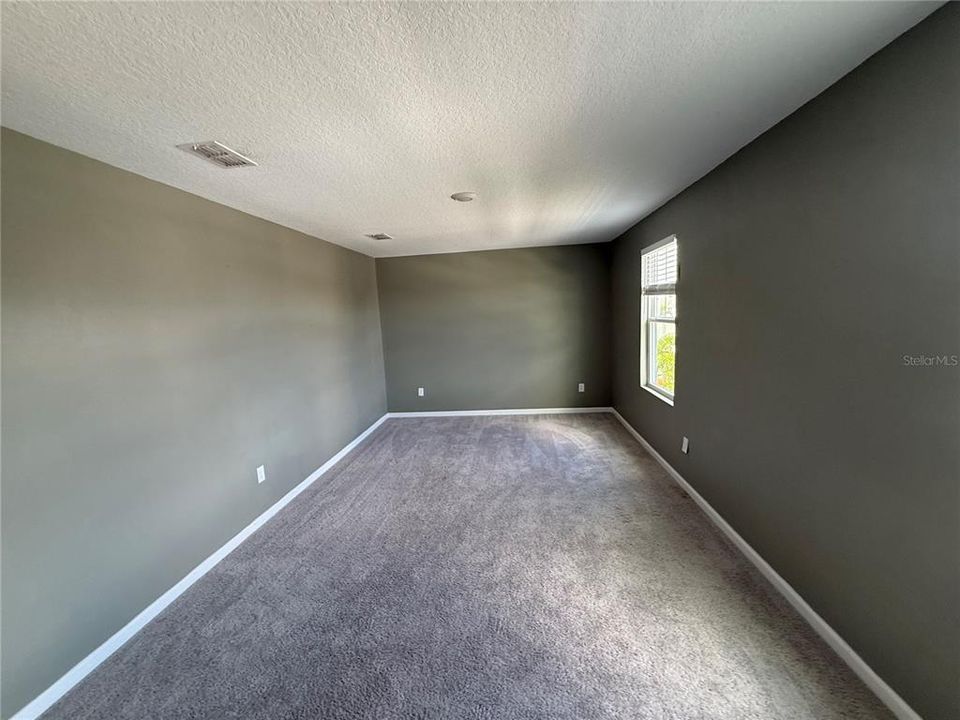 For Sale: $373,000 (5 beds, 3 baths, 2702 Square Feet)