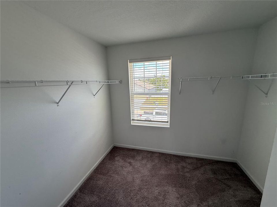 For Sale: $373,000 (5 beds, 3 baths, 2702 Square Feet)