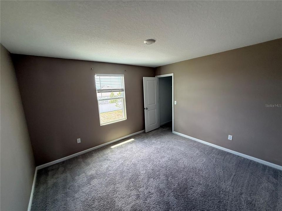 For Sale: $373,000 (5 beds, 3 baths, 2702 Square Feet)