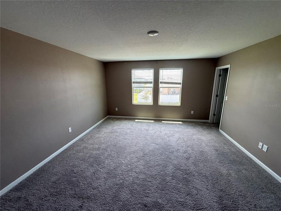 For Sale: $373,000 (5 beds, 3 baths, 2702 Square Feet)