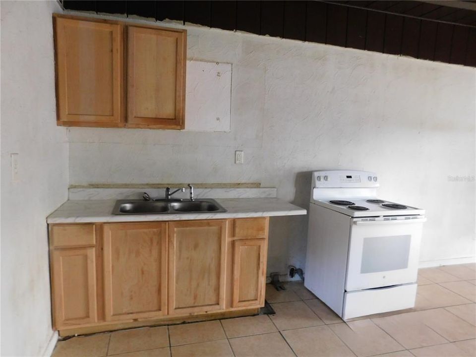 Active With Contract: $179,900 (2 beds, 0 baths, 1156 Square Feet)