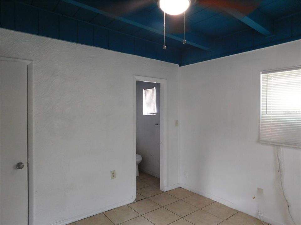 Active With Contract: $179,900 (2 beds, 0 baths, 1156 Square Feet)