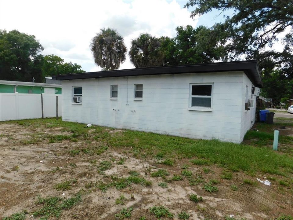 Active With Contract: $179,900 (2 beds, 0 baths, 1156 Square Feet)
