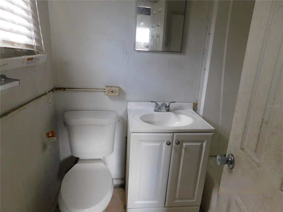 Active With Contract: $179,900 (2 beds, 0 baths, 1156 Square Feet)