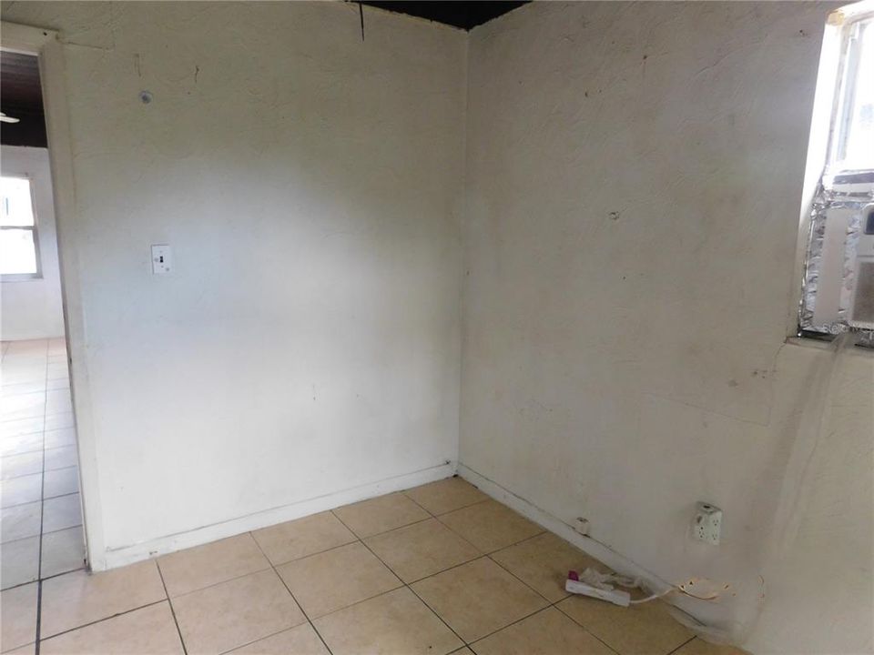 Active With Contract: $179,900 (2 beds, 0 baths, 1156 Square Feet)