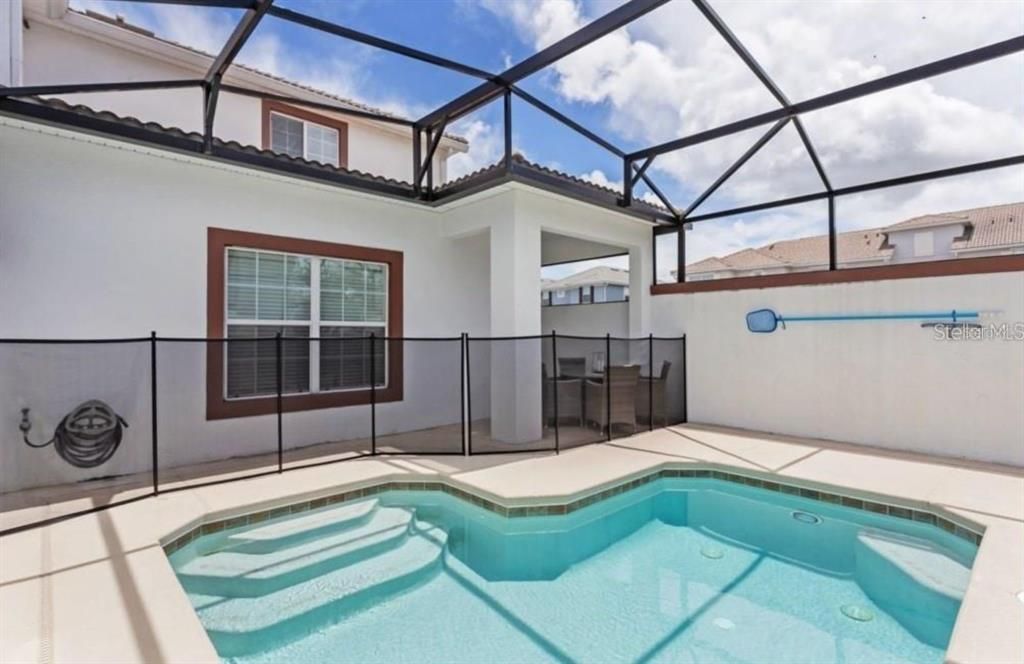 For Rent: $3,000 (5 beds, 4 baths, 2024 Square Feet)