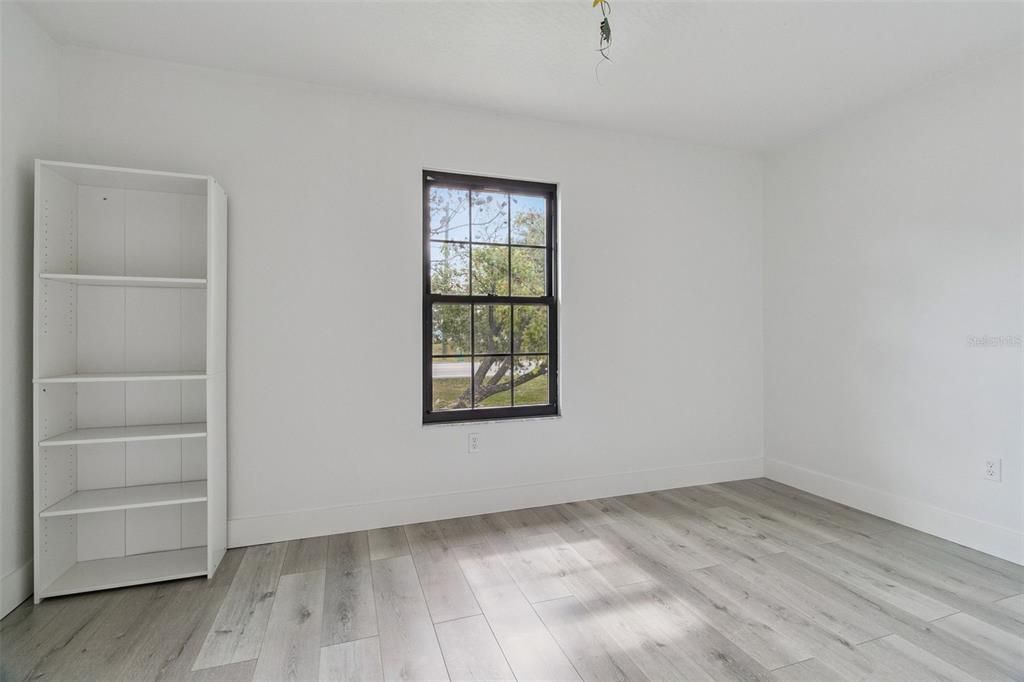 На продажу: $254,990 (4 спален, 2 ванн, 1352 Квадратных фут)