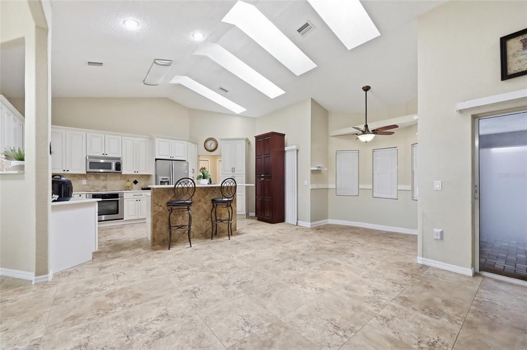 For Sale: $425,000 (3 beds, 2 baths, 1838 Square Feet)
