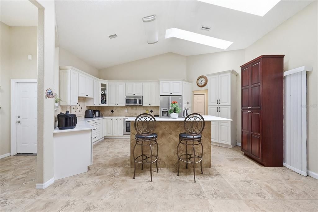 For Sale: $425,000 (3 beds, 2 baths, 1838 Square Feet)