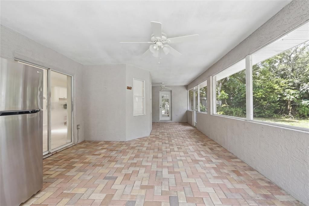 For Sale: $425,000 (3 beds, 2 baths, 1838 Square Feet)