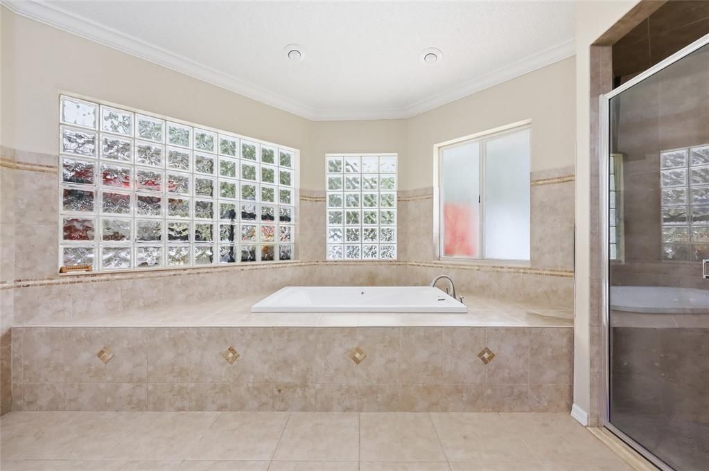 For Sale: $425,000 (3 beds, 2 baths, 1838 Square Feet)