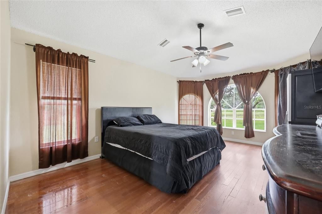 For Sale: $425,000 (3 beds, 2 baths, 1838 Square Feet)