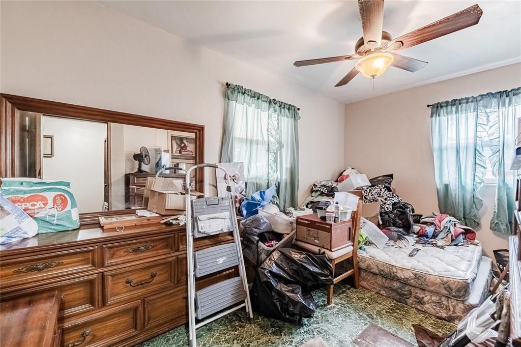 For Sale: $189,000 (4 beds, 1 baths, 840 Square Feet)