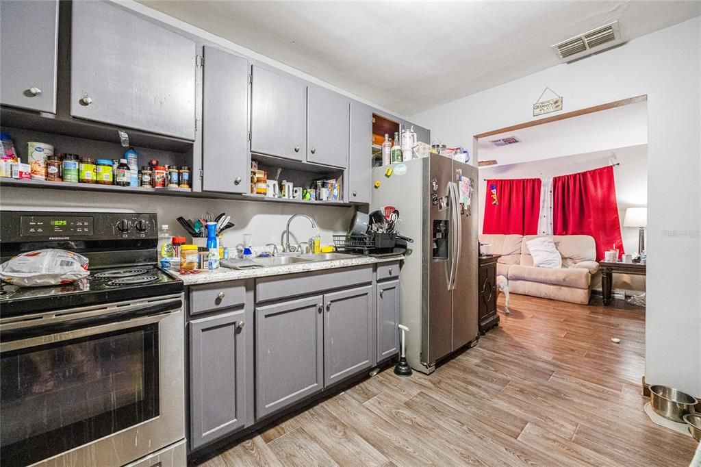 For Sale: $189,000 (4 beds, 1 baths, 840 Square Feet)