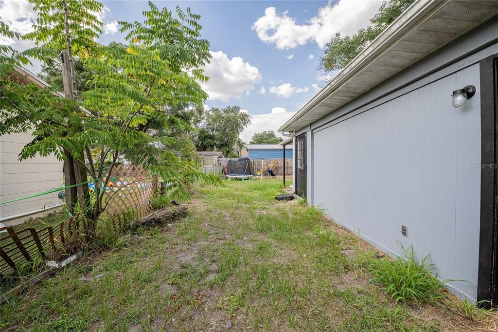 For Sale: $189,000 (4 beds, 1 baths, 840 Square Feet)
