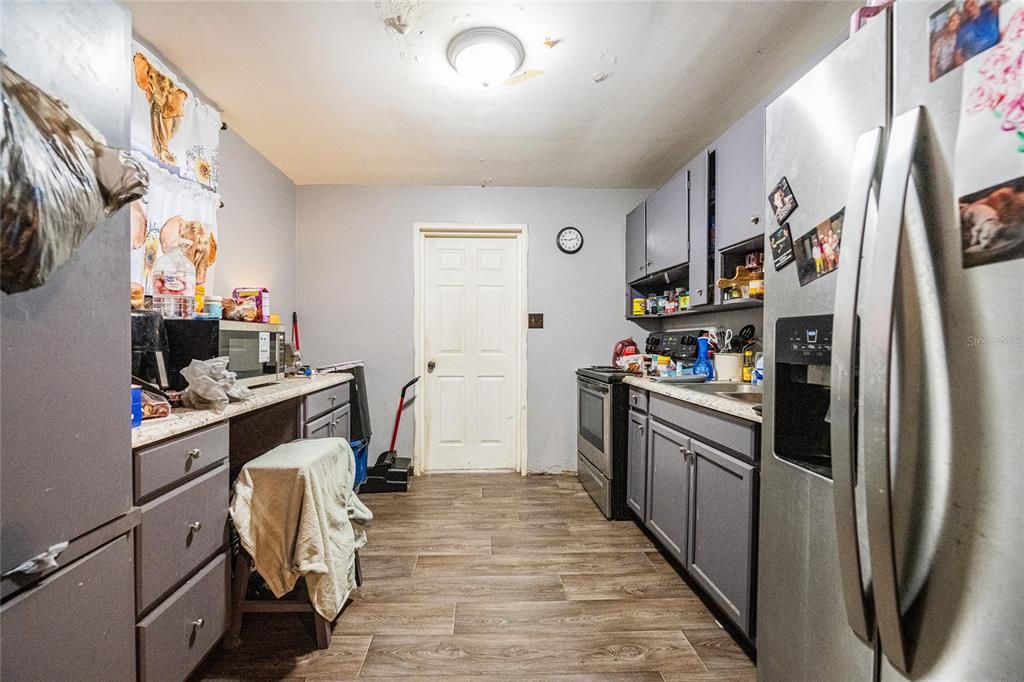 For Sale: $189,000 (4 beds, 1 baths, 840 Square Feet)