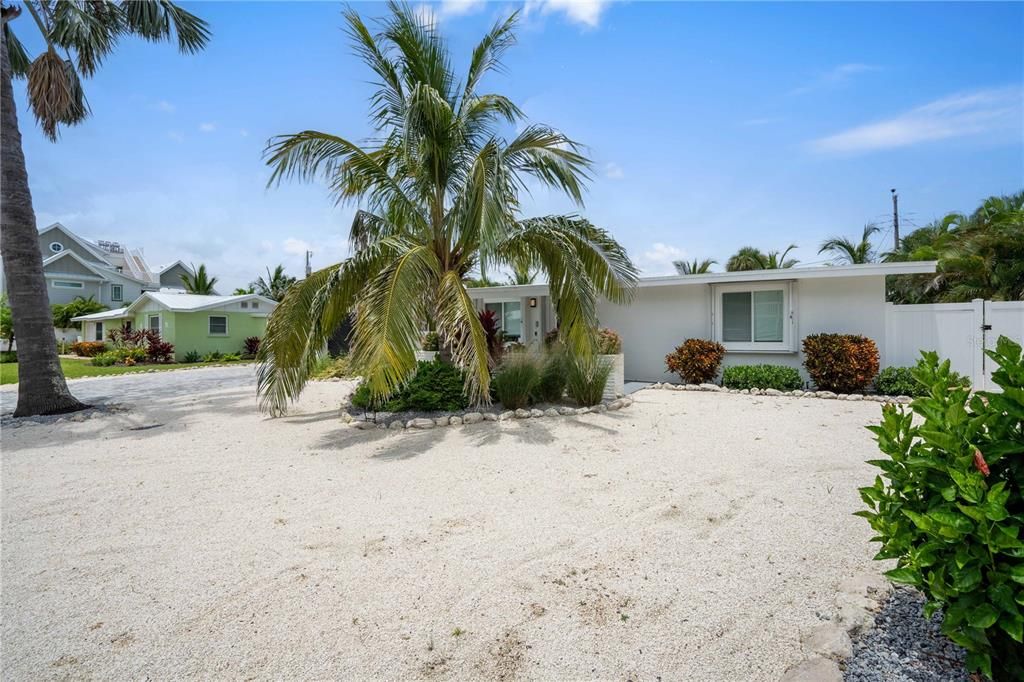 For Sale: $1,550,000 (3 beds, 2 baths, 1502 Square Feet)