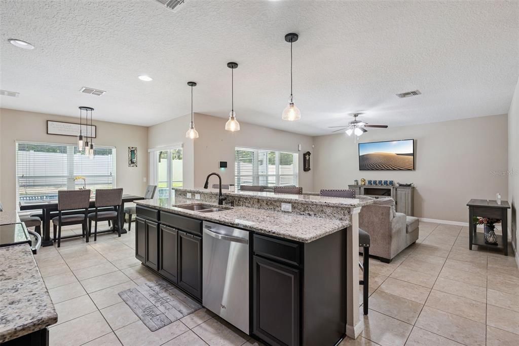 For Sale: $620,000 (5 beds, 3 baths, 2635 Square Feet)
