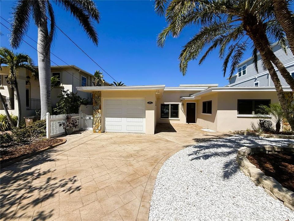 For Rent: $4,995 (3 beds, 2 baths, 1754 Square Feet)