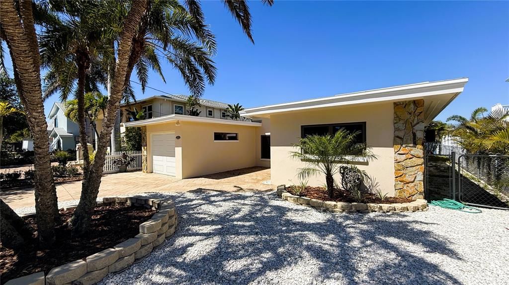 For Rent: $4,995 (3 beds, 2 baths, 1754 Square Feet)
