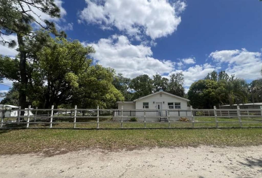 For Sale: $150,000 (2 beds, 2 baths, 672 Square Feet)