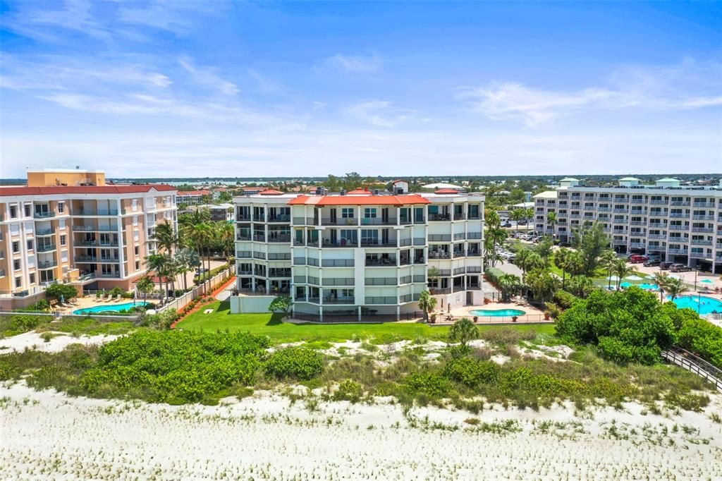 For Sale: $1,650,000 (3 beds, 3 baths, 2455 Square Feet)