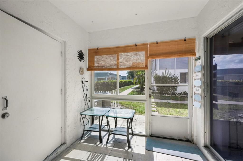 For Sale: $95,000 (1 beds, 1 baths, 735 Square Feet)