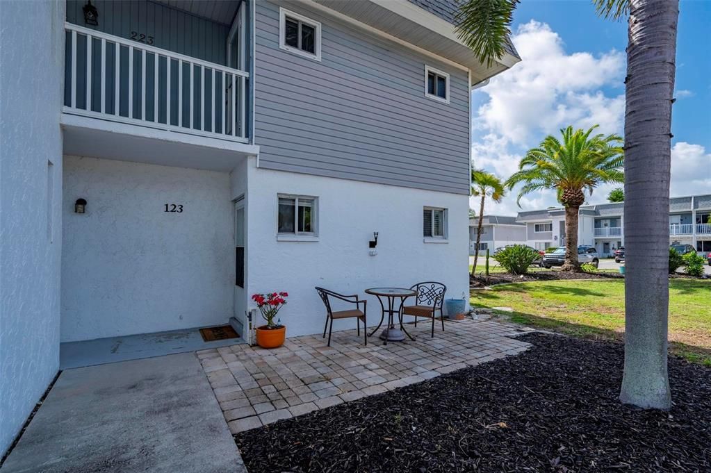 For Sale: $95,000 (1 beds, 1 baths, 735 Square Feet)