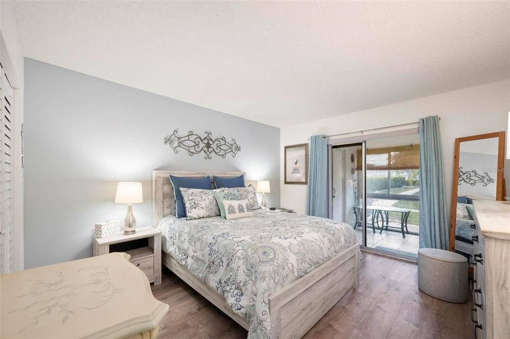 For Sale: $95,000 (1 beds, 1 baths, 735 Square Feet)