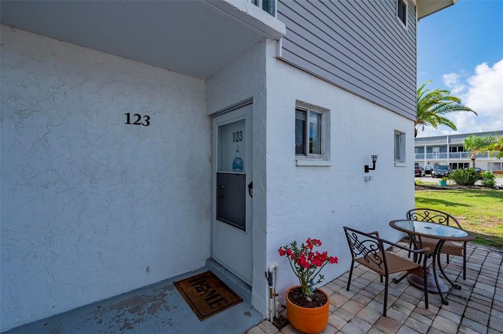 For Sale: $95,000 (1 beds, 1 baths, 735 Square Feet)