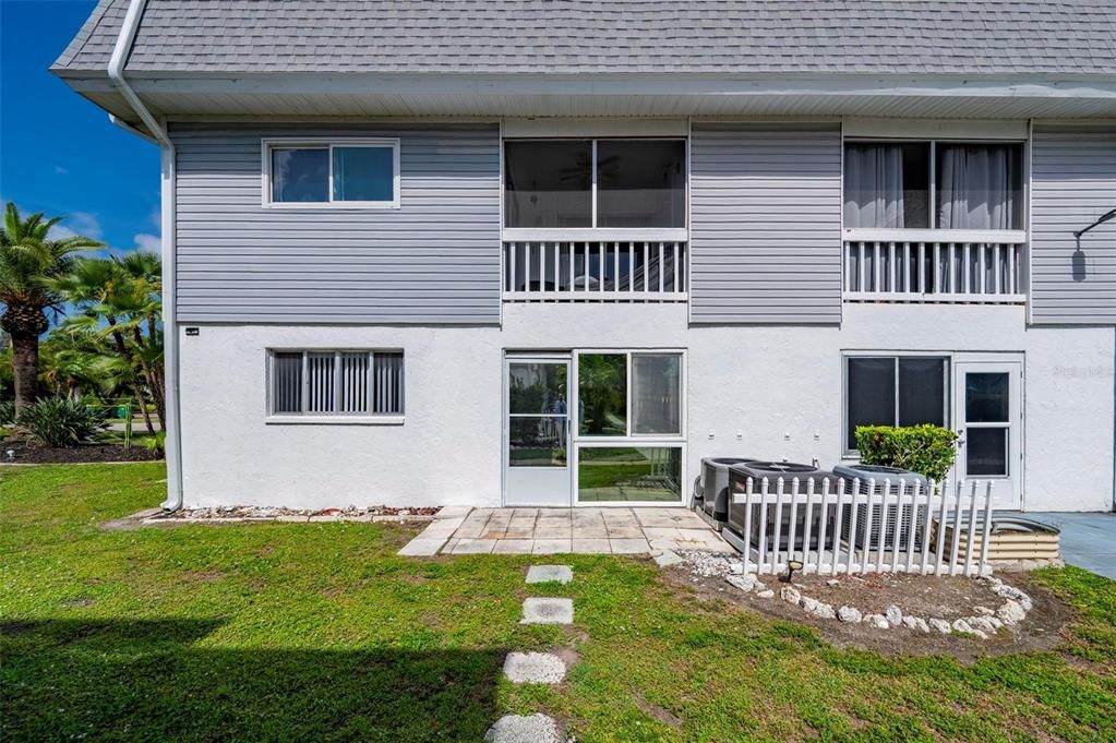 For Sale: $95,000 (1 beds, 1 baths, 735 Square Feet)