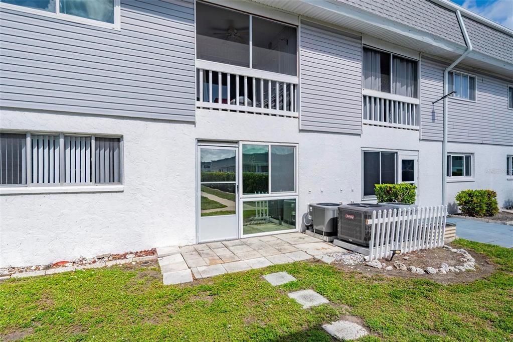 For Sale: $95,000 (1 beds, 1 baths, 735 Square Feet)