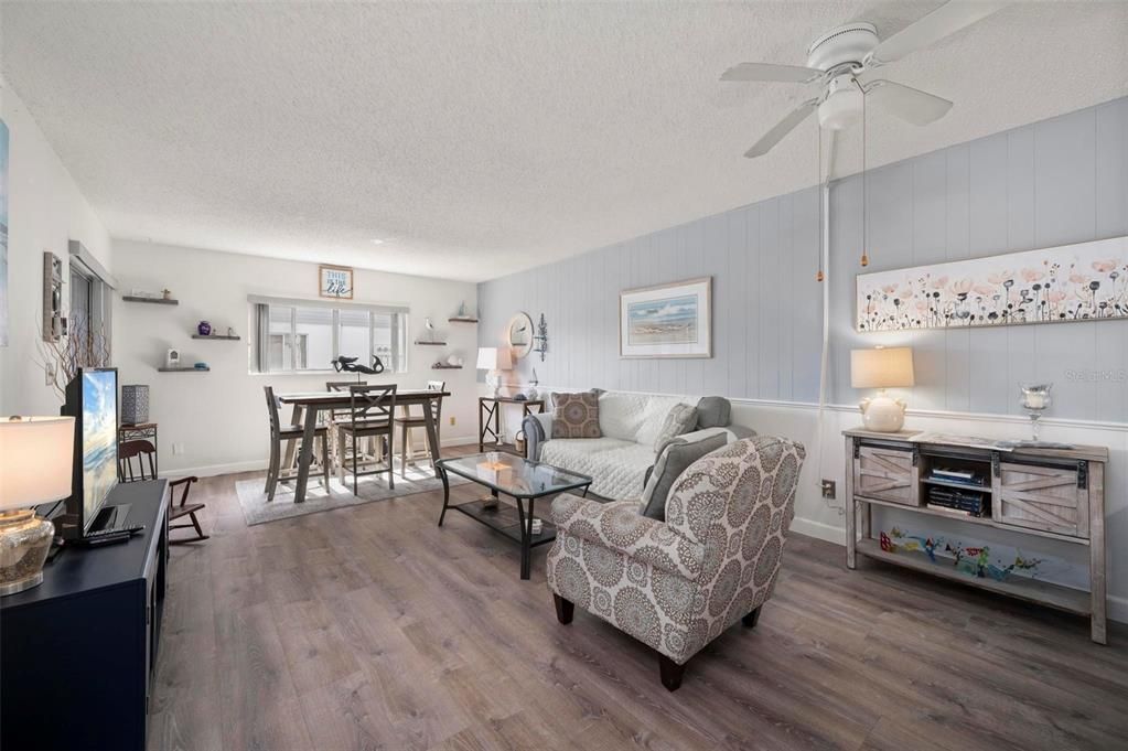 For Sale: $95,000 (1 beds, 1 baths, 735 Square Feet)