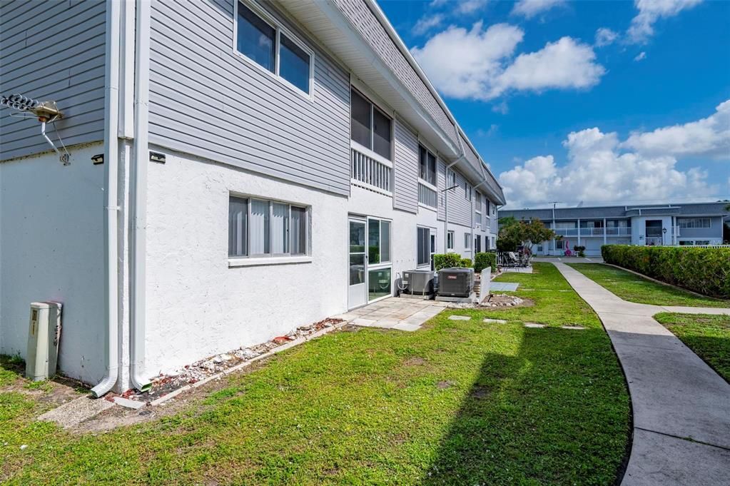 For Sale: $95,000 (1 beds, 1 baths, 735 Square Feet)