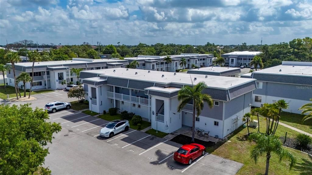 For Sale: $95,000 (1 beds, 1 baths, 735 Square Feet)