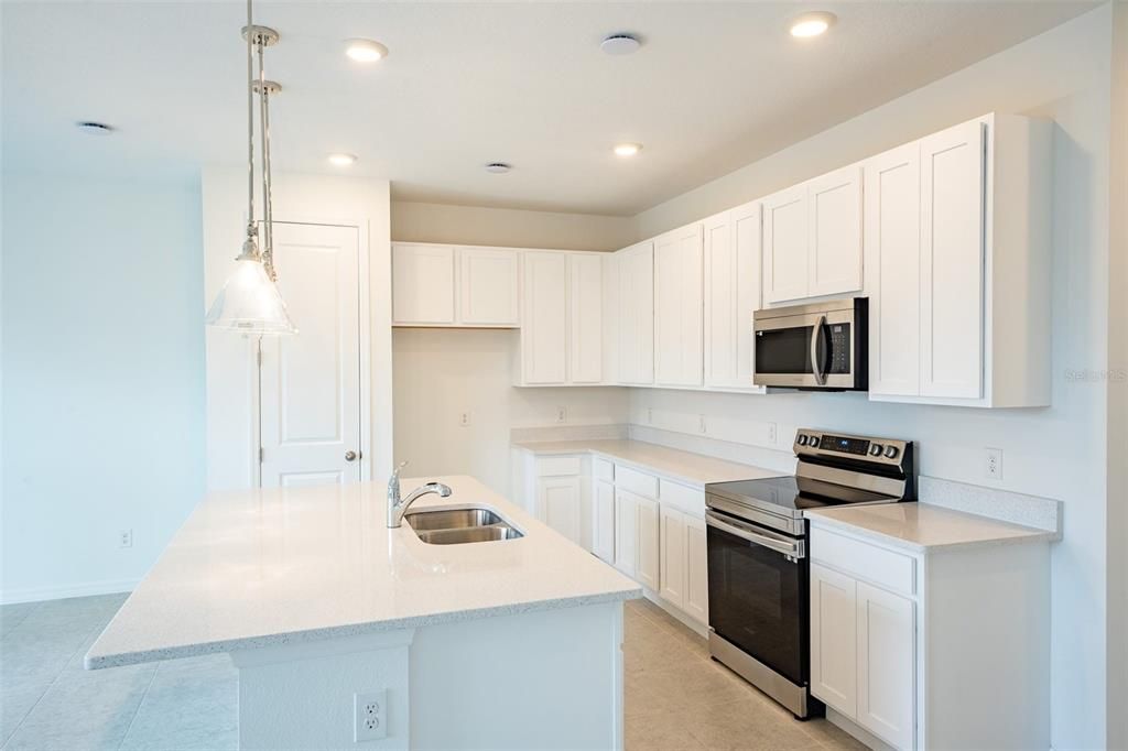 For Sale: $365,000 (3 beds, 2 baths, 1622 Square Feet)
