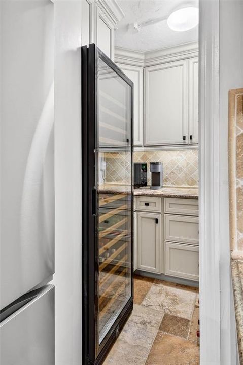 For Sale: $385,000 (2 beds, 2 baths, 1600 Square Feet)