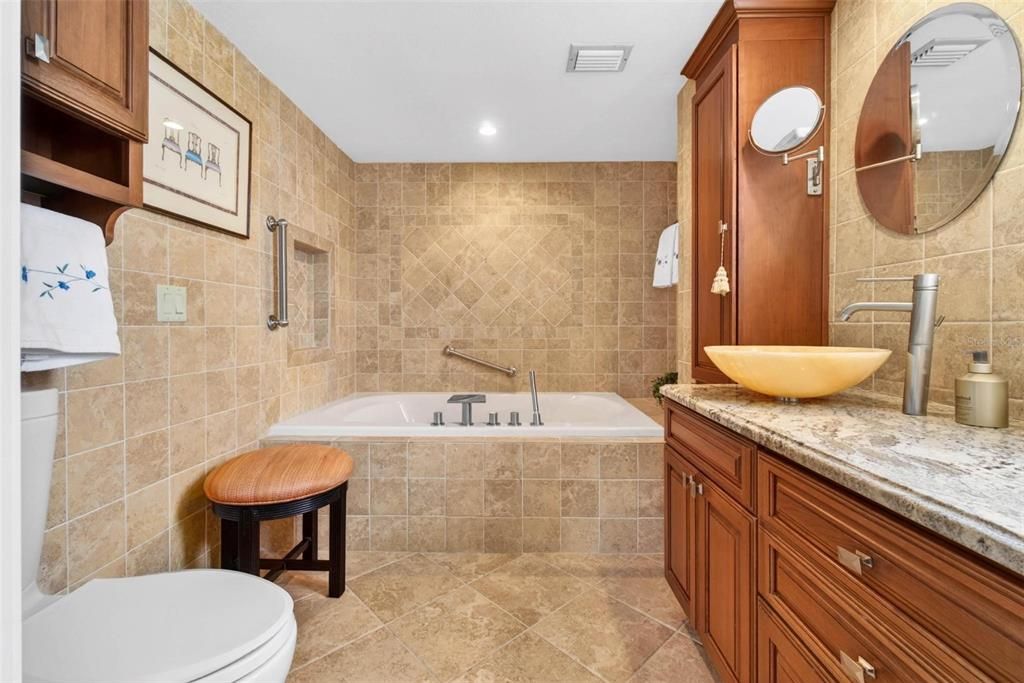 For Sale: $385,000 (2 beds, 2 baths, 1600 Square Feet)