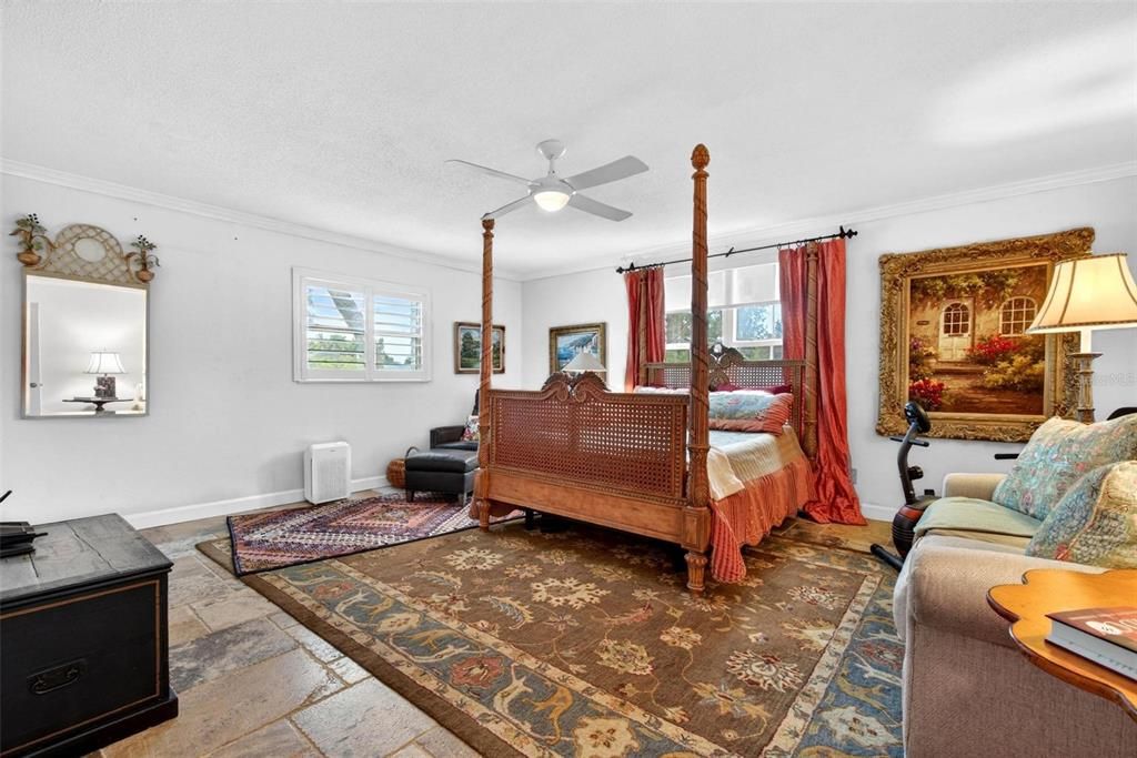 For Sale: $385,000 (2 beds, 2 baths, 1600 Square Feet)