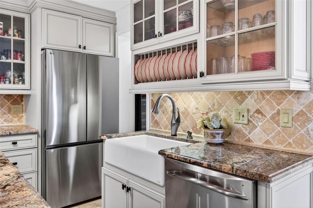 For Sale: $385,000 (2 beds, 2 baths, 1600 Square Feet)