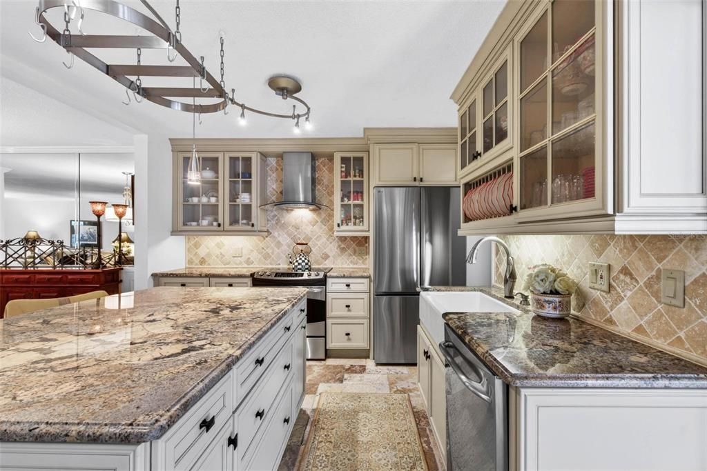 For Sale: $385,000 (2 beds, 2 baths, 1600 Square Feet)