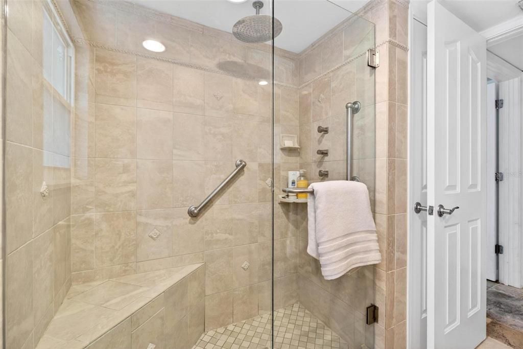 For Sale: $385,000 (2 beds, 2 baths, 1600 Square Feet)