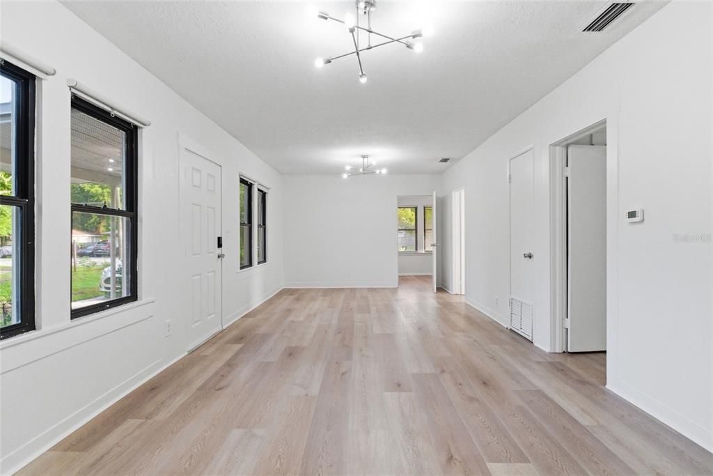 В аренду: $2,700 (4 спален, 2 ванн, 1232 Квадратных фут)