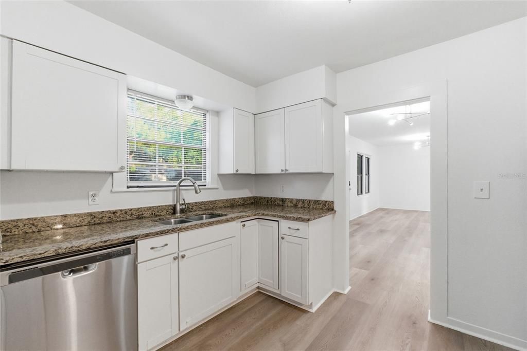 В аренду: $2,700 (4 спален, 2 ванн, 1232 Квадратных фут)