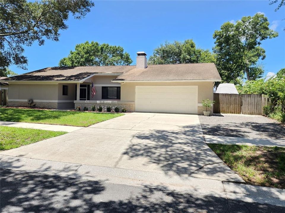 For Rent: $2,950 (4 beds, 2 baths, 1937 Square Feet)