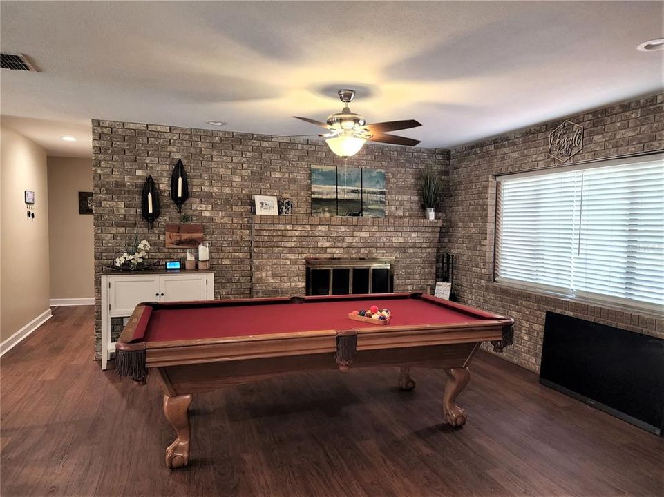 For Rent: $2,950 (4 beds, 2 baths, 1937 Square Feet)