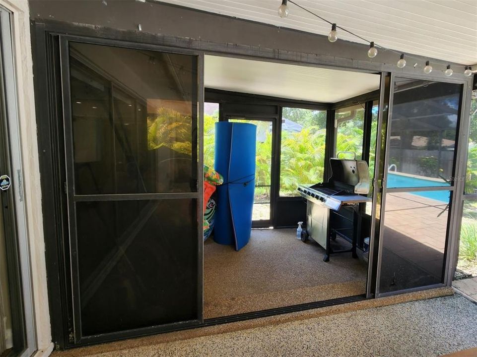 For Rent: $2,950 (4 beds, 2 baths, 1937 Square Feet)